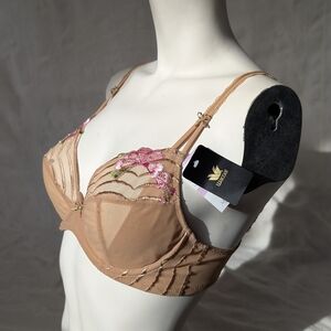 Wacoal Tan and Pink Embroidered Bra